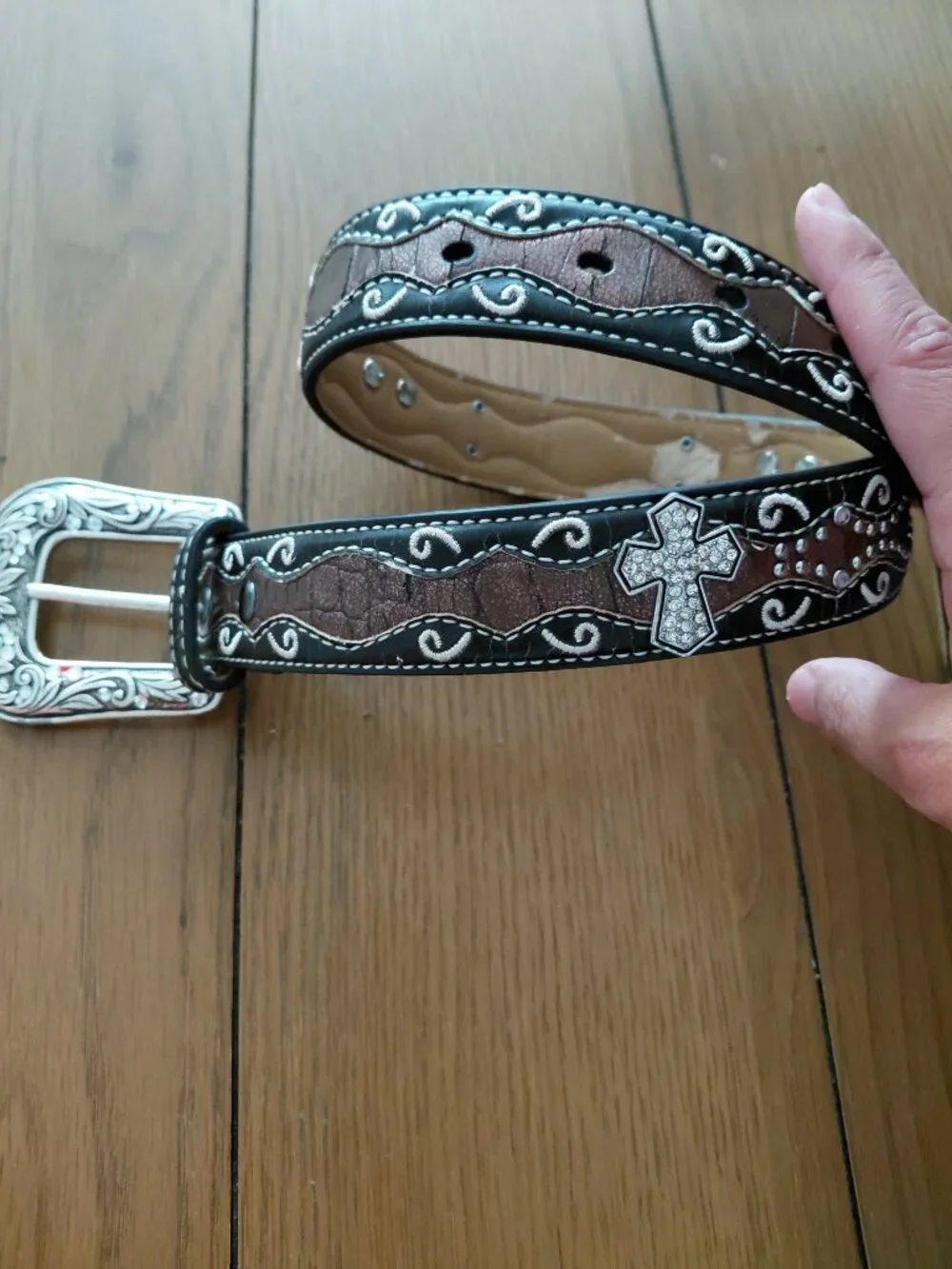 Ariat please note
